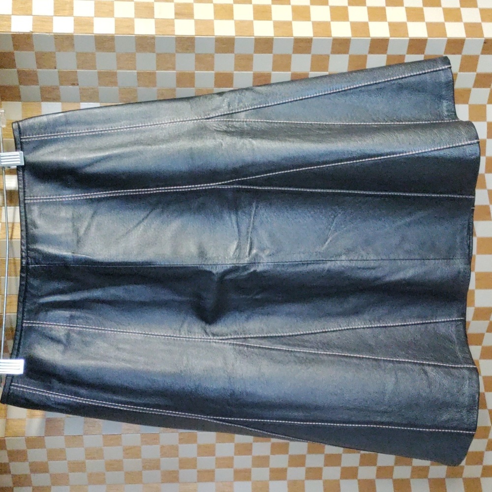 Metrostyle leather skirt.